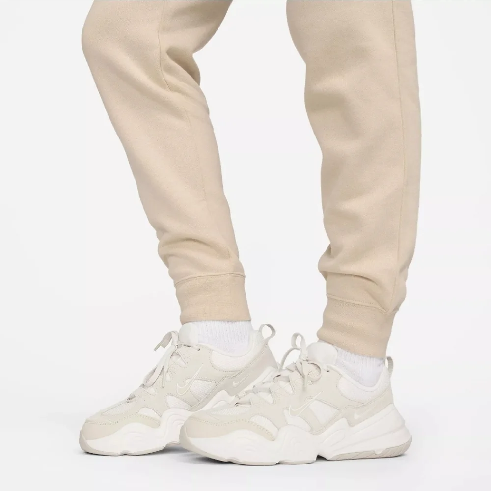 Nike sportswear club fleece cream sweatpants Large Streetwear